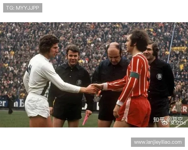 绿茵帝王弗朗茨贝肯鲍尔的传奇人生与足球智慧启示